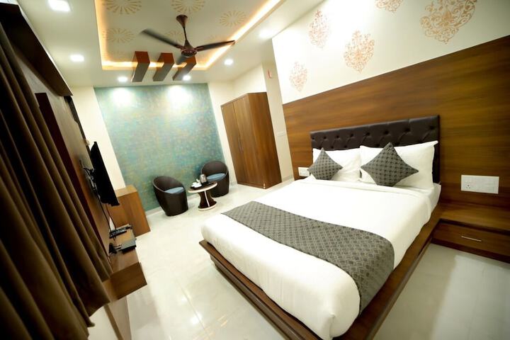 Room 10 of 19