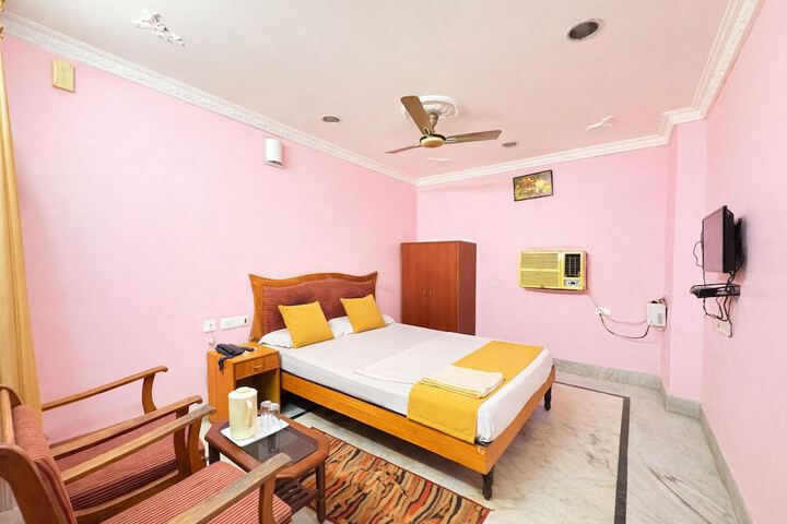 Room 2 of 16