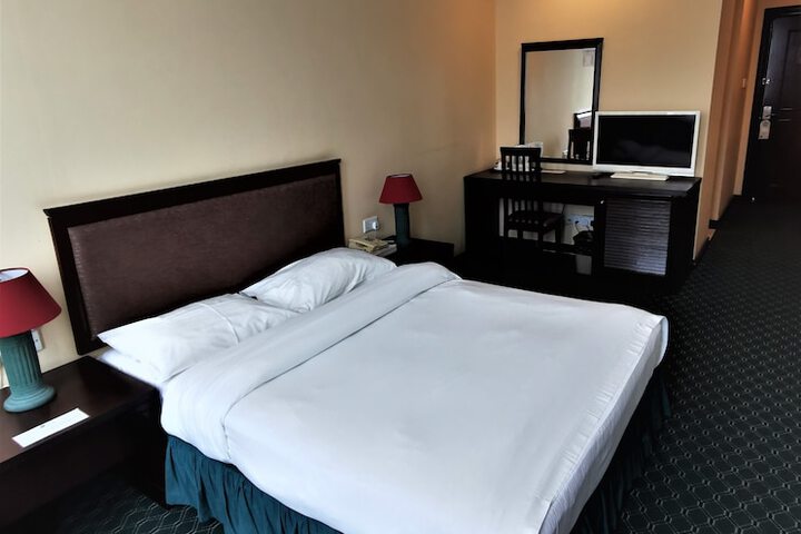 Room 8 of 43