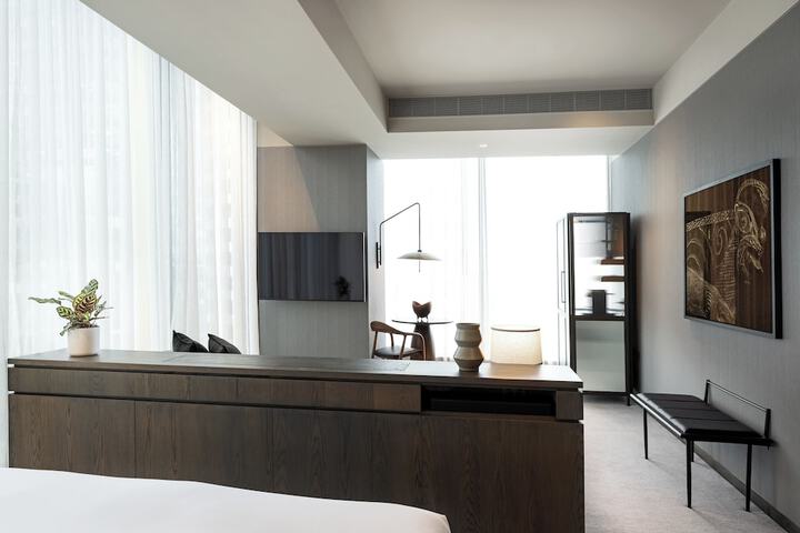 Room 34 of 104