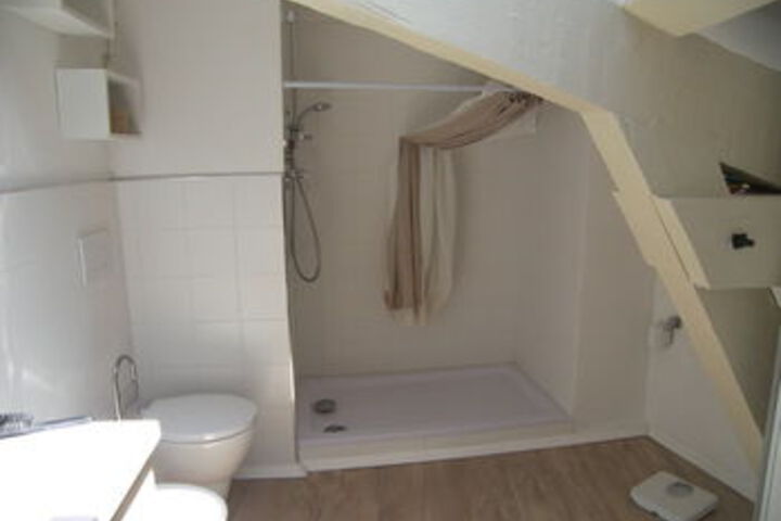 Room 6 of 27