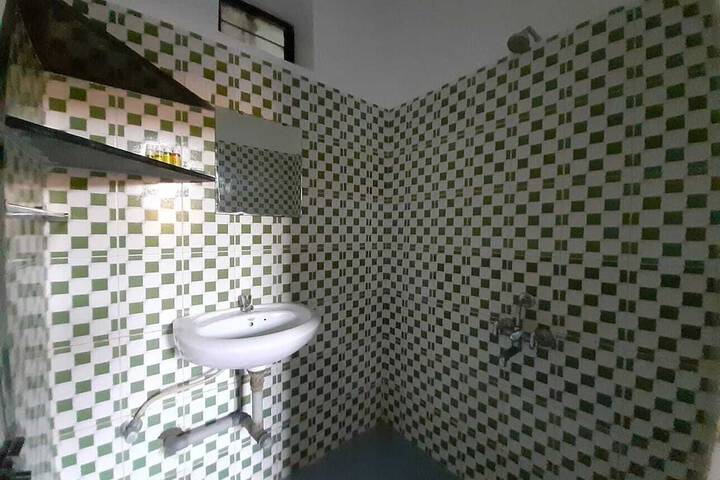 Room 27 of 37