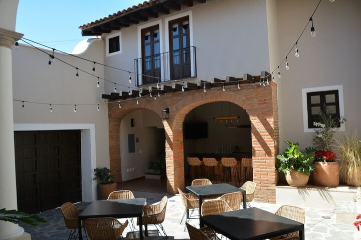 Hotel Exterior 63 of 64