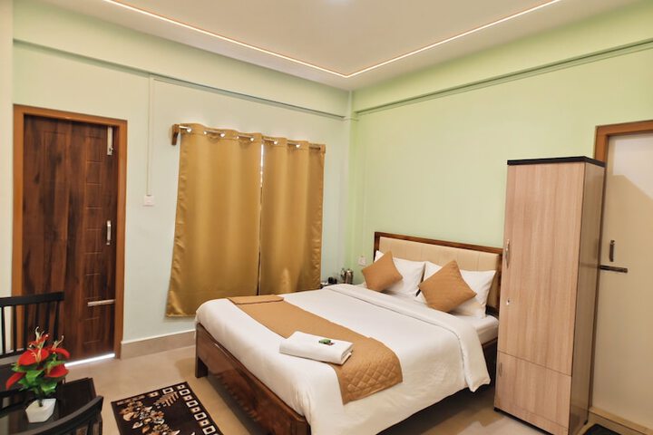 Room 9 of 12