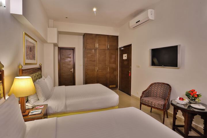 Room 13 of 43