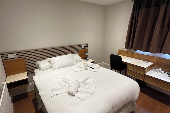 Room 18 of 38