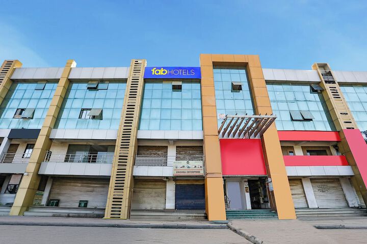Fabhotel Raj Villa