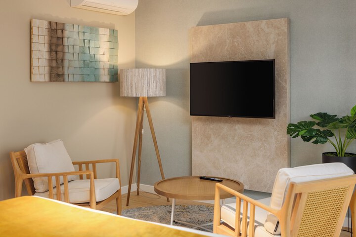 Room 9 of 40