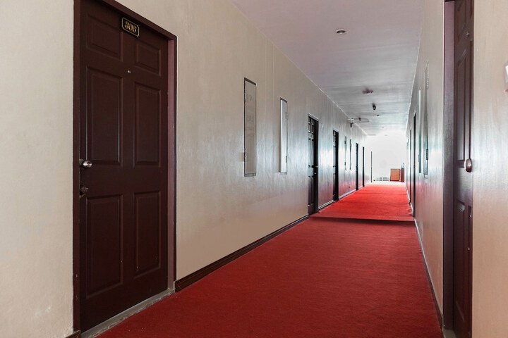 Ballroom/Hall 40 of 48
