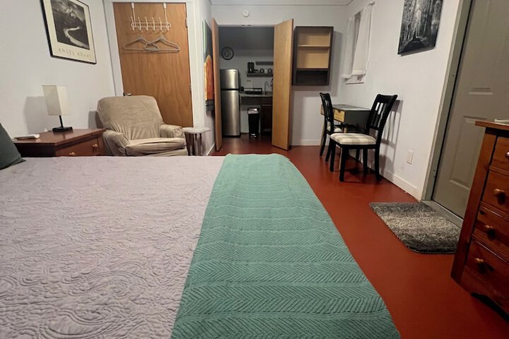 Room 21 of 98