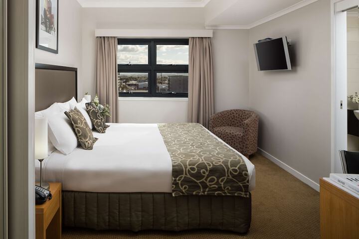 Room 4 of 44