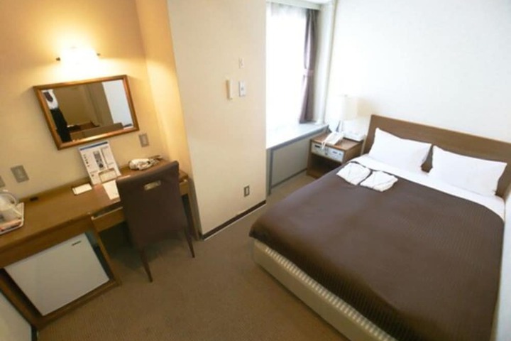 Room 11 of 48