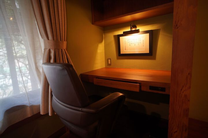 Room 17 of 127