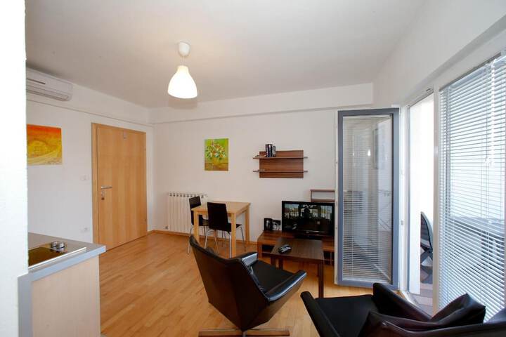 Room 28 of 65