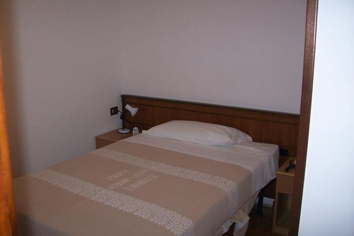Room 14 of 48