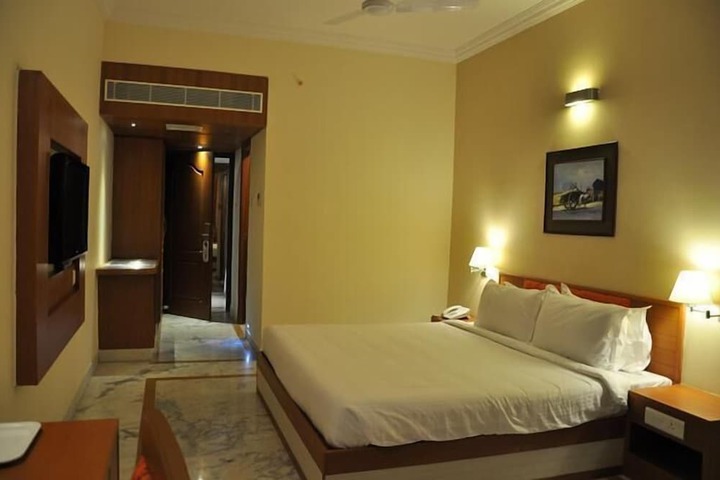 Room 10 of 20
