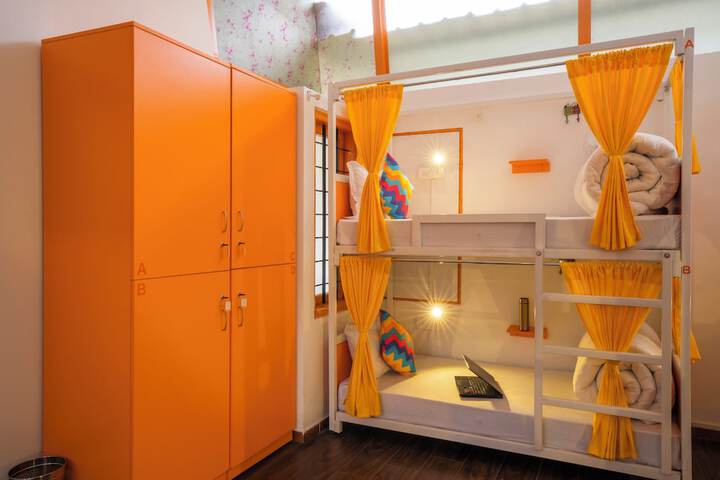 Room 32 of 63