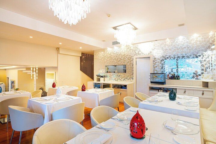Dining 42 of 63