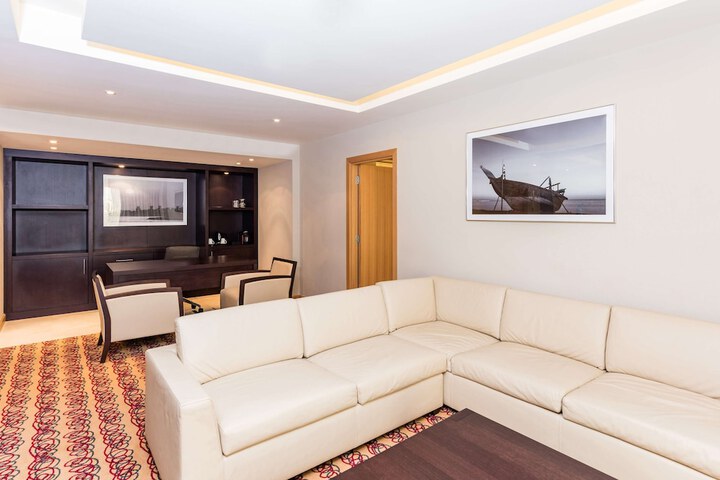 Room 30 of 179