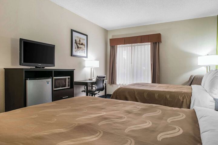2 Queen Beds (4 of 7)