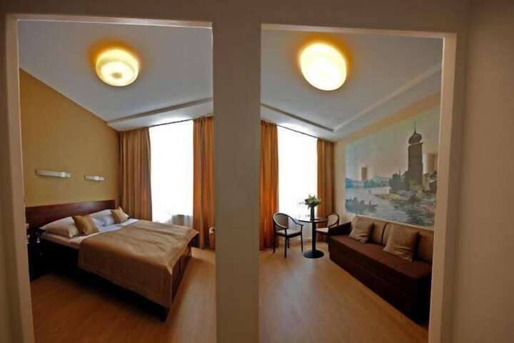 Room 10 of 38