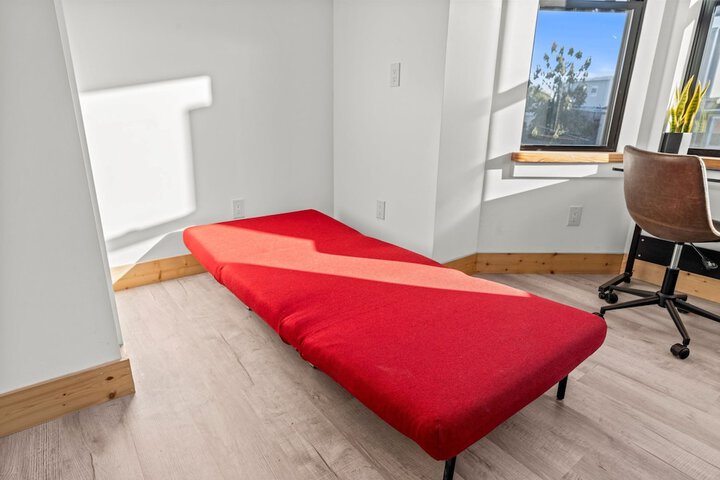 Room 18 of 110