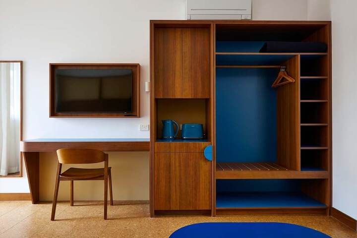 Room 15 of 46