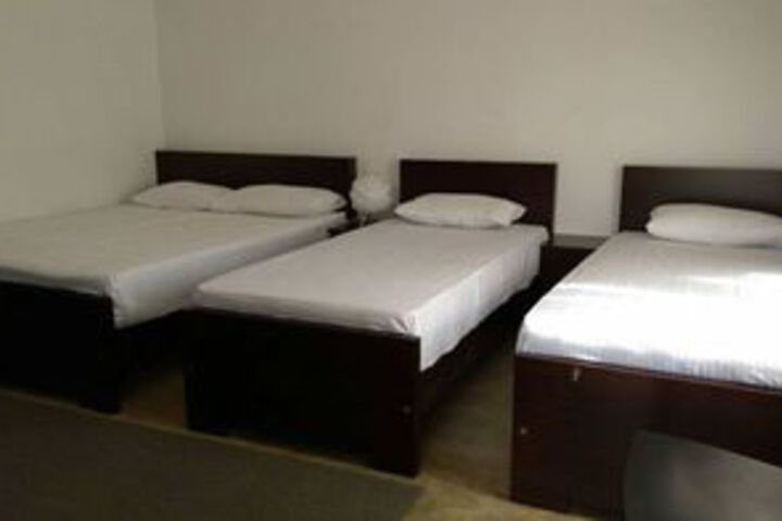 Room 6 of 12