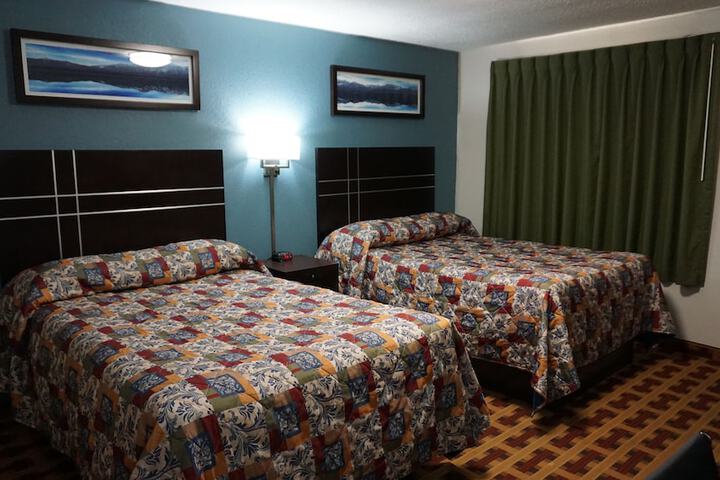 2 Double Beds (12 of 12)