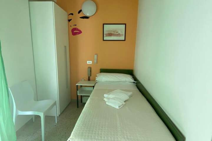 Room 18 of 62