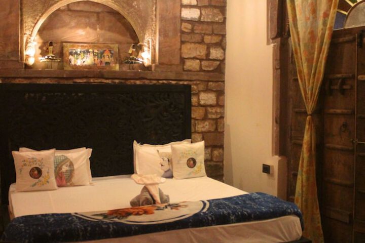 Room 44 of 90