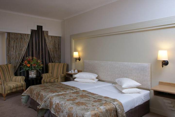 Room 18 of 77