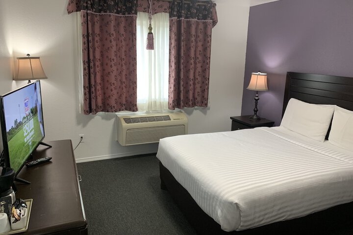 Room 6 of 15