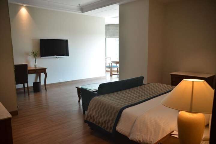 Room 9 of 30