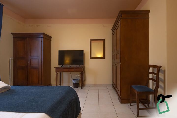 Room 4 of 40