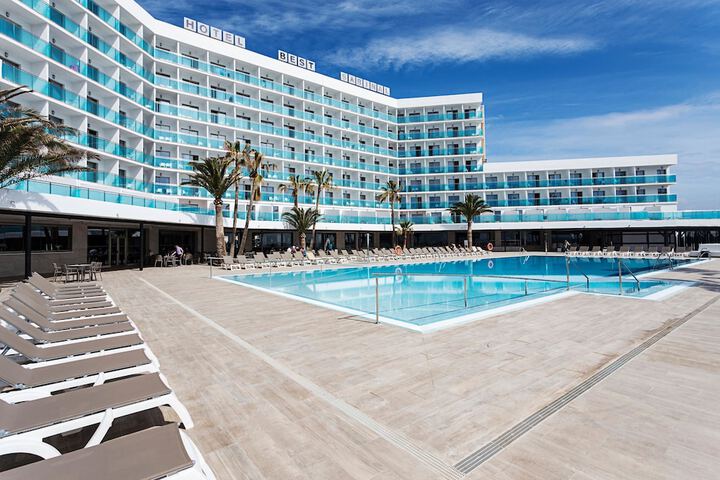 Hotel with Pool