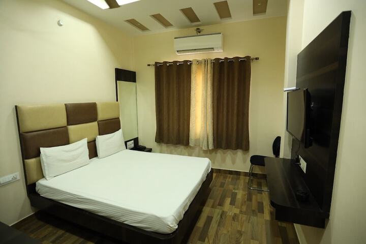 Room 9 of 39