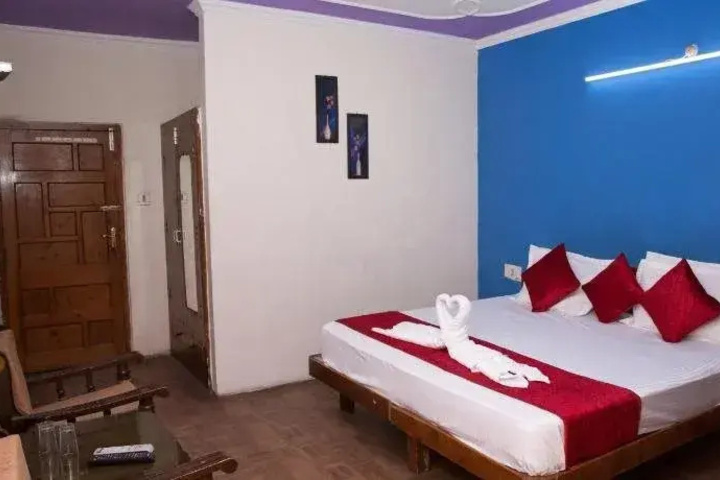 Room 7 of 12