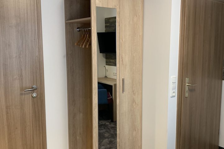 Room 8 of 36