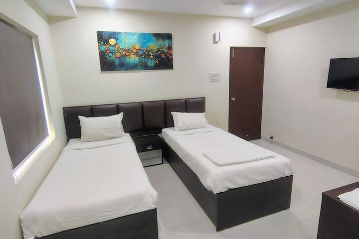Room 4 of 18
