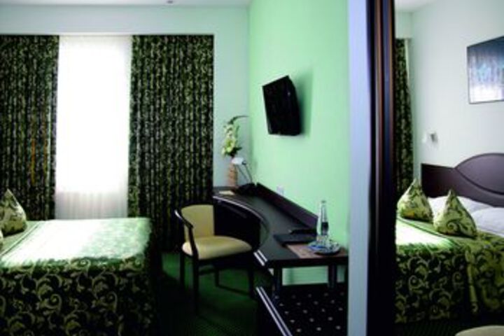 Room 43 of 114