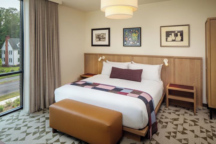 1 King Bed (6 of 16)