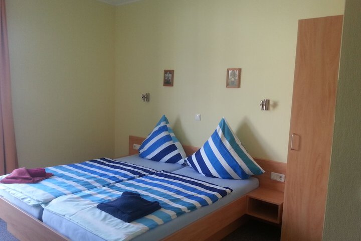 Room 4 of 38