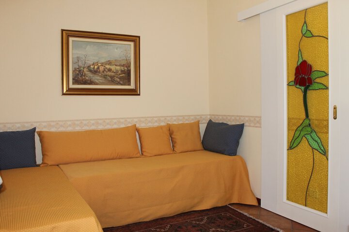 Room 8 of 38