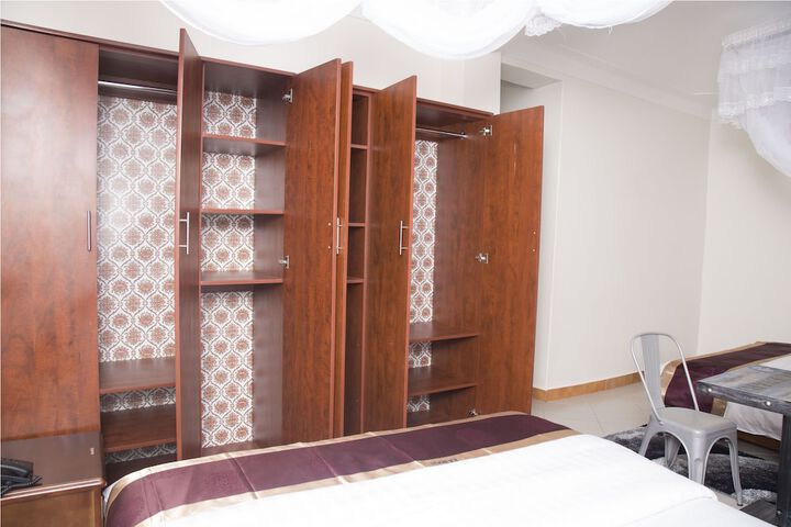 Room 11 of 24