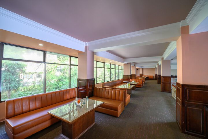 Lounge 52 of 70