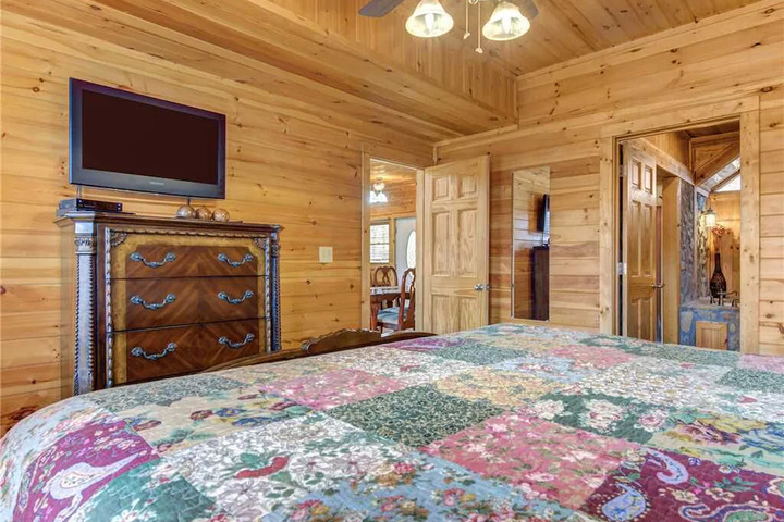 Room 4 of 6