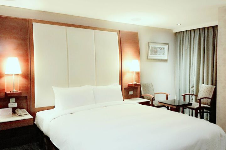 Room 25 of 38