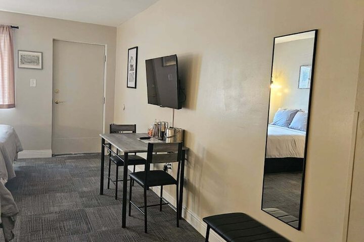 Room 18 of 32