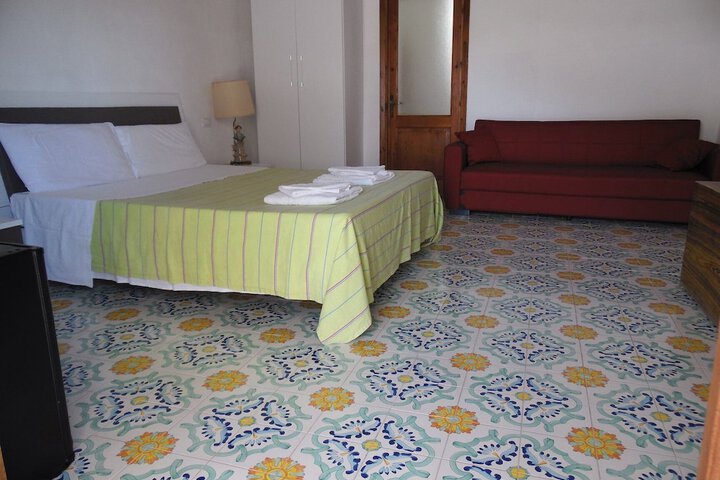 Room 10 of 72
